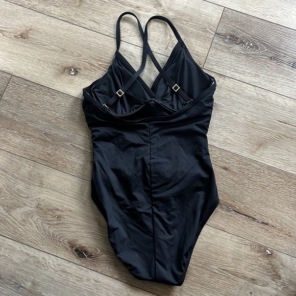 LA BLANCA Black One Piece Swimsuit Ruching Detail - Picture 5 of 10